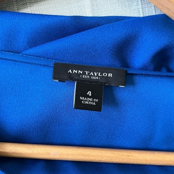 Ann Taylor Blue Short Sleeves Summer Top with Pockets - Picture 7 of 7